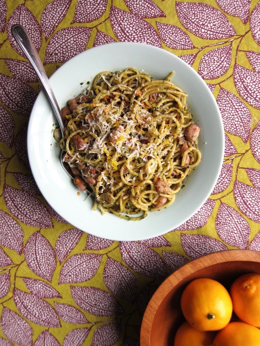 Spaghetti with garlic, dried chillis and romano beans