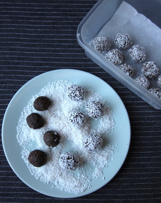 Date-Coconut Energy Bites